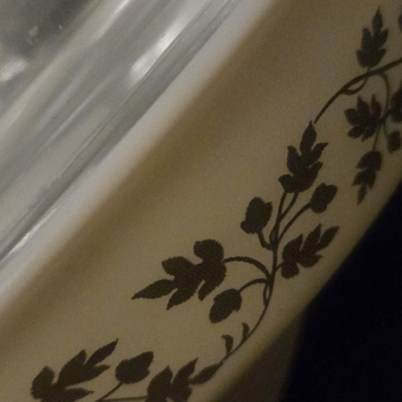 Vintage Pyrex Dish - Picture 3 of 6